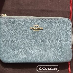 Coach Tiffany Blue Pebble Leather Double Zip Wristlet with Strap EUC